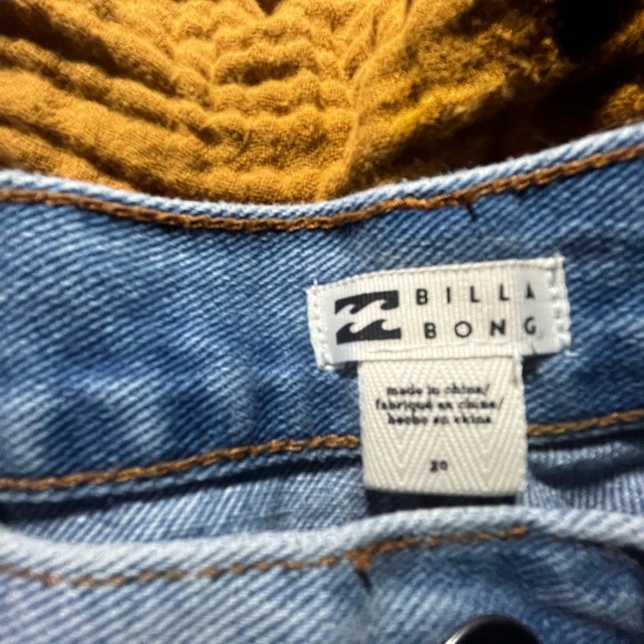 Billabong Jean Shorts frayed ends light blue Size 30 large womens - Picture 15 of 15